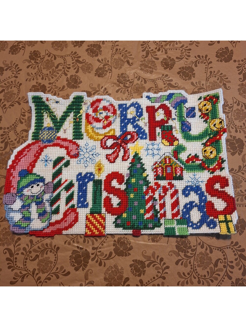 "MERRY CHRISTMAS" Finished Wall Hanging Plastic Canvas Kit Needlepoint 11.5X17.5